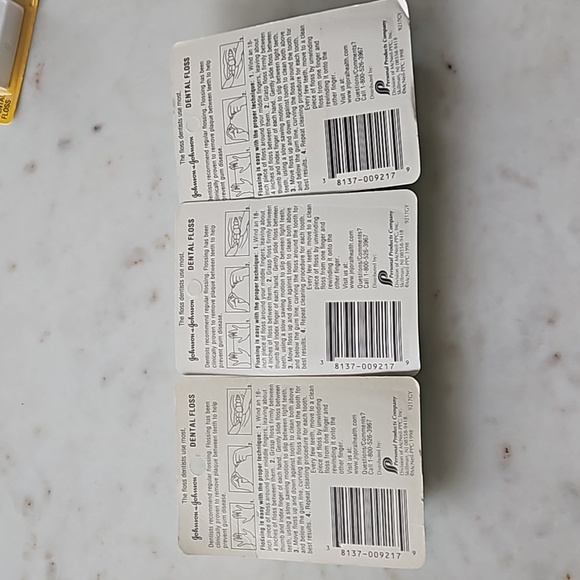 Vintage Johnson & Johnson Reach Mint Waxed Floss - Picture 3 of 5